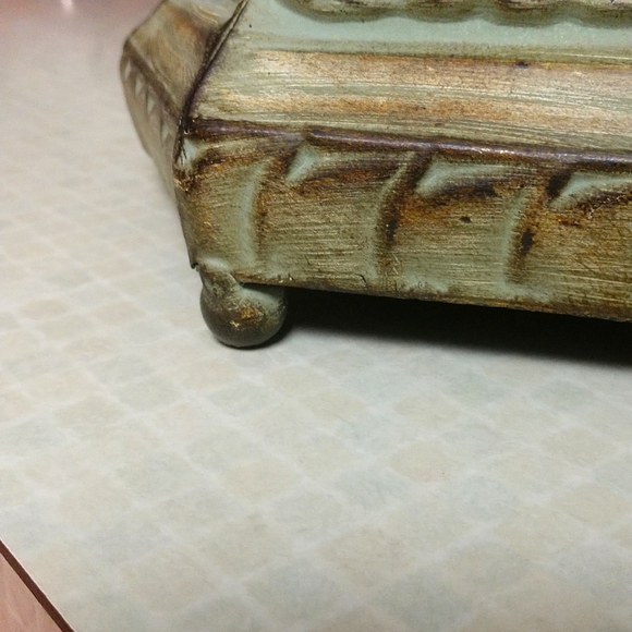 --Metal hexagon dish with lid - Picture 4 of 4